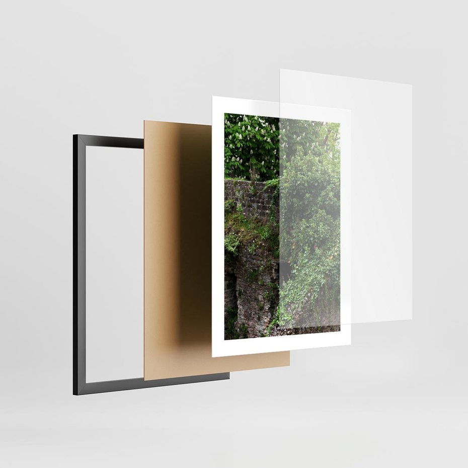 Plakat w ramie 30x40 - Żywiołowa Zieleń - mur, liście - rama czarna