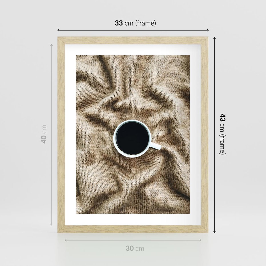 Plakat w ramie 30x40 - Filiżanka Kawy na Brązowym Kocu - kawa, czarna kawa - rama drewno