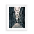 Plakat w ramie 40x50 - Odkryj tajemnice miasta - uliczka, perspektywa - rama biała