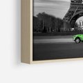 Obraz w ramie 80x120 - Paryskie Romantyczne Spotkanie - Eiffla, samochód - rama drewno