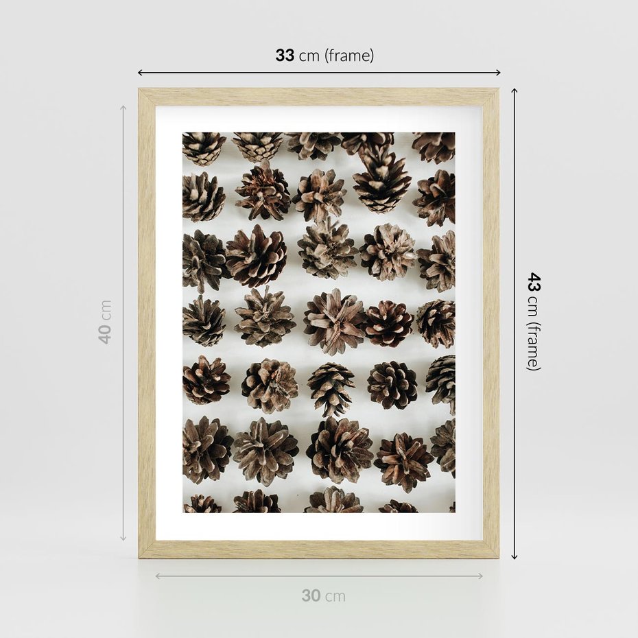 Plakat w ramie 30x40 - Jesienna Tekstura - kompozycja z suchych szyszek, jesienne szyszki - rama drewno