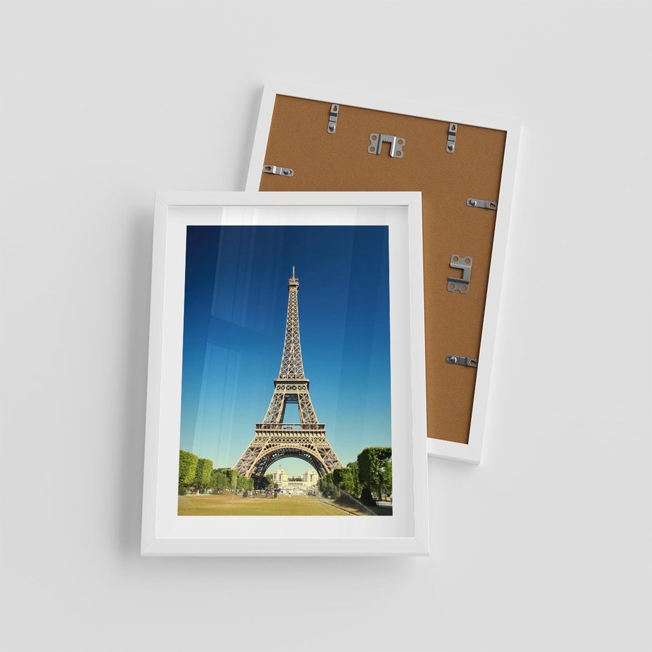 Plakat w ramie 30x40 - Ikoniczny symbol miasta - wieża, Eiffla - rama biała