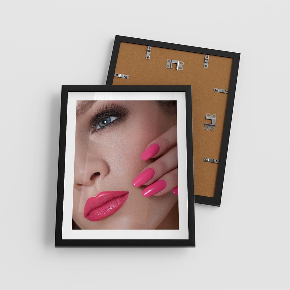 Plakat w ramie 40x50 - Usta, manicure, spa: kobieca harmonia - usta, manicure - rama czarna