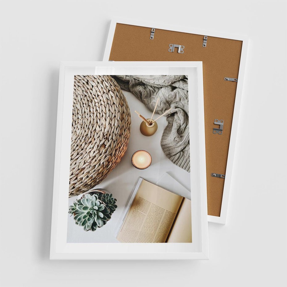 Plakat w ramie 50x70 - Przytulna Kompozycja Lifestyle - kompozycja lifestyle, wiklina - rama biała