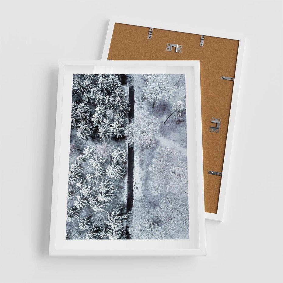 Plakat w ramie 50x70 - Ujęcie Zimowej Szosy - zima, śnieg - rama biała