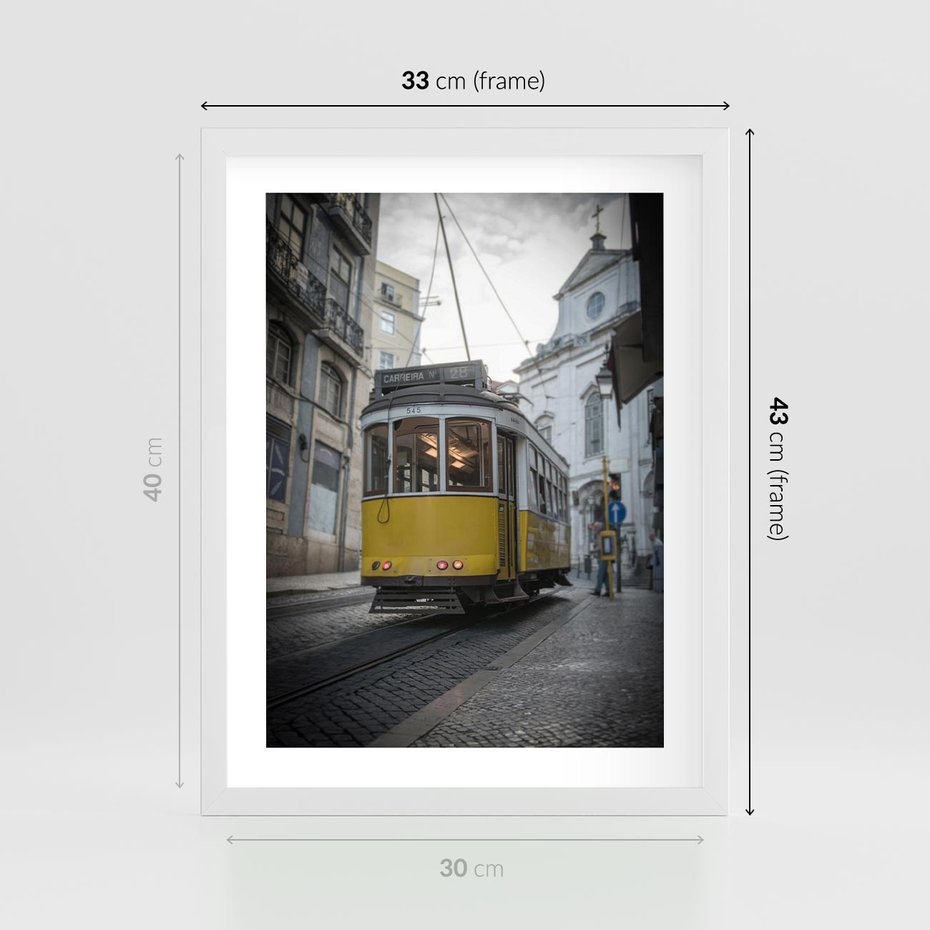 Plakat w ramie 30x40 - Urok tramwajów Lizbony - tramwaj, Lizbona - rama biała