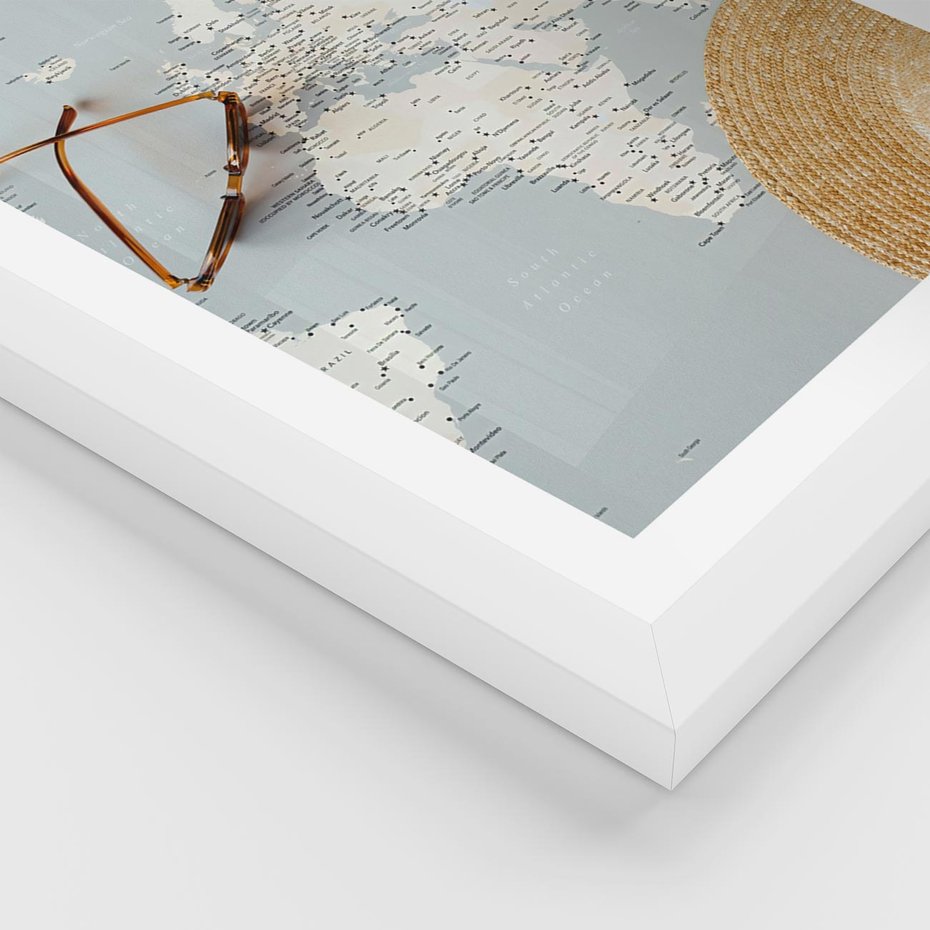 Plakat w ramie 30x40 - Świat w Kadrze - mapa, aparat - rama biała