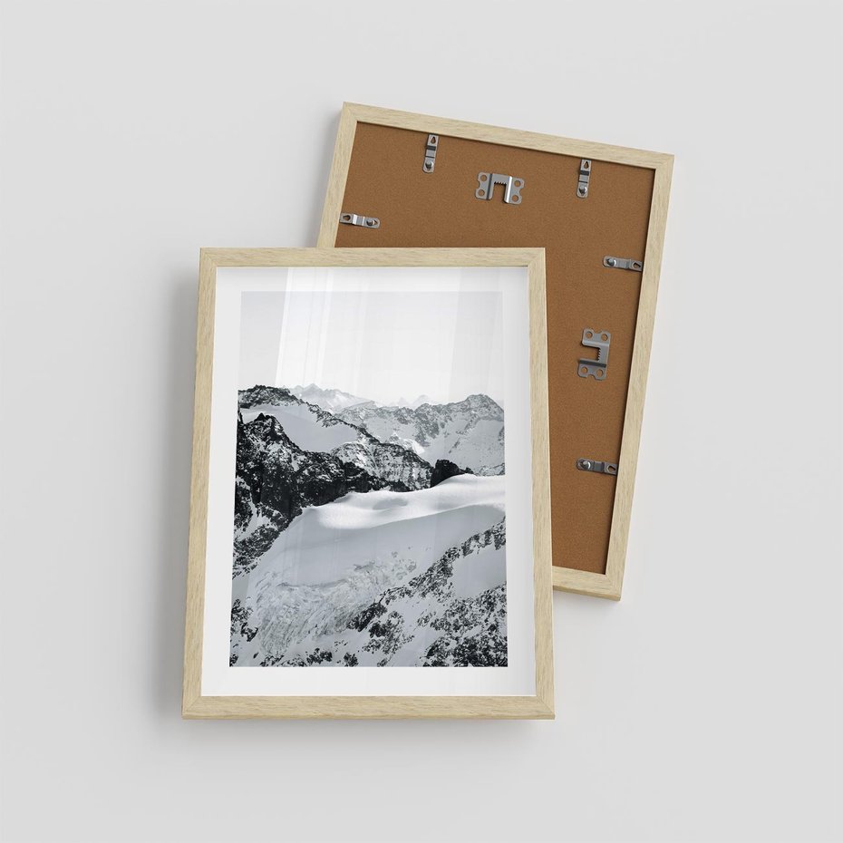 Plakat w ramie 30x40 - Biały Zimowy Pejzaż - góry w zimie, ośnieżone wysokie szczyty - rama drewno