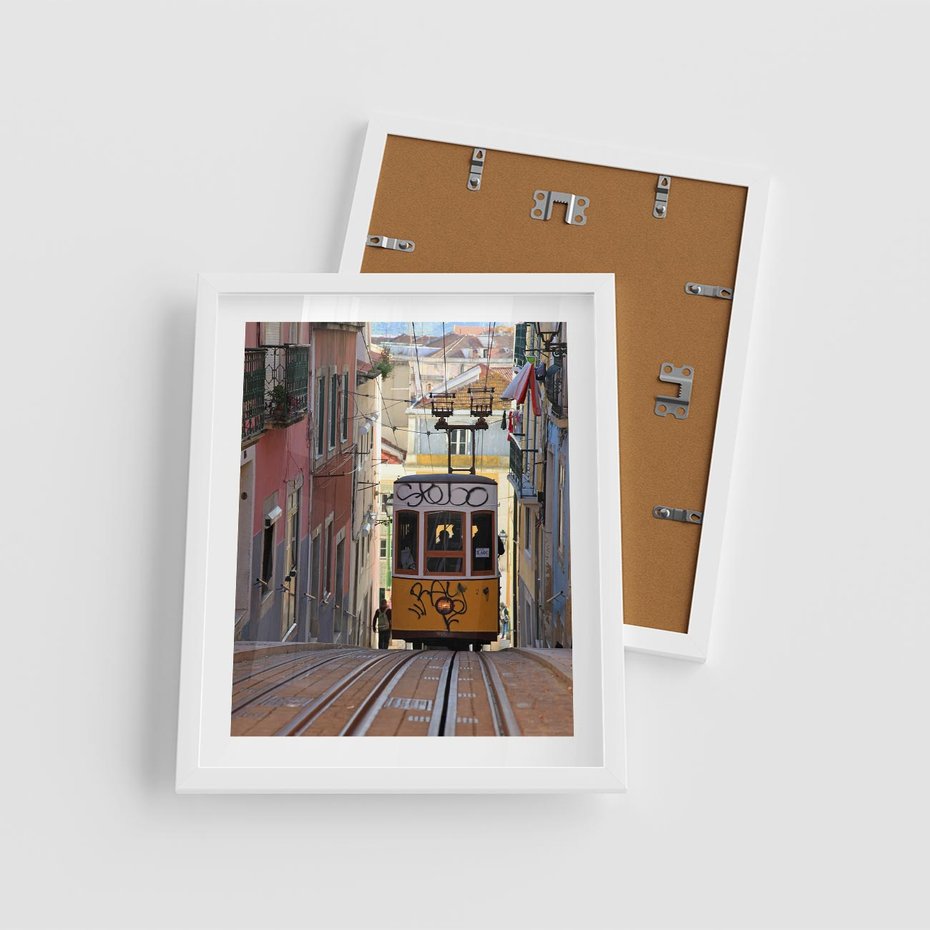 Plakat w ramie 40x50 - Lizbońskie tramwaje - podróż w czasie - Lizbona, tramwaj - rama biała