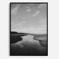 Obraz w ramie 50x70 - Nadmorska Melodia - czarno białe zdjęcie, plaża - rama czarna