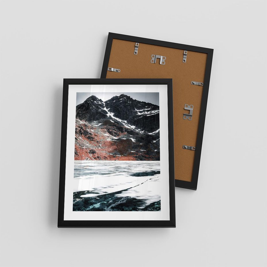 Plakat w ramie 30x40 - Śnieżna Opowieść - górski krajobraz, zima w górach - rama czarna