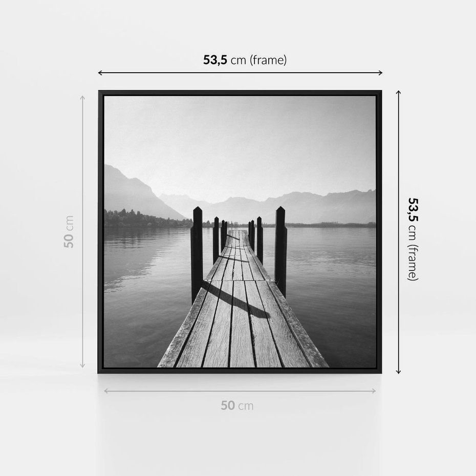 Obraz w ramie 50x50 - Spokojna Przystań - czarno biała fotografia, drewniany pomost na jeziorze - rama czarna