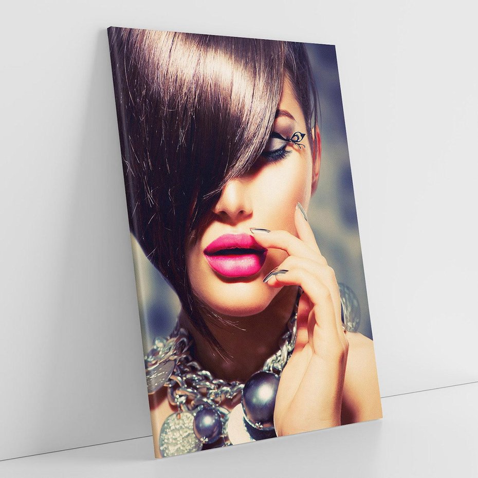 Obraz na płótnie 70x100 - Kobiecy urok w makijażu i fryzurze - makijaż, fryzura