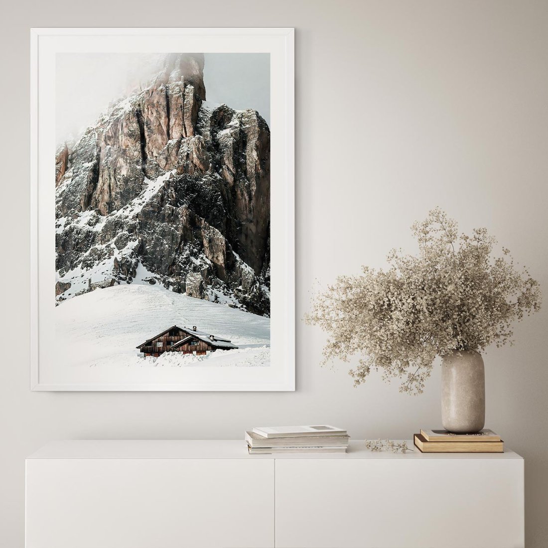 Plakat bez ramy 40x50 - Górski Raj z Chatką - górskie szczyty, ośnieżone góry