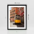 Plakat w ramie 30x40 - Urok tramwaju w Lizbonie - Lizbona, tramwaj - rama czarna