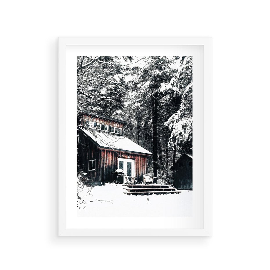 Plakat w ramie 30x40 - Zimowy Urok Drewnianego Domku - zima, drewniany domek - rama biała