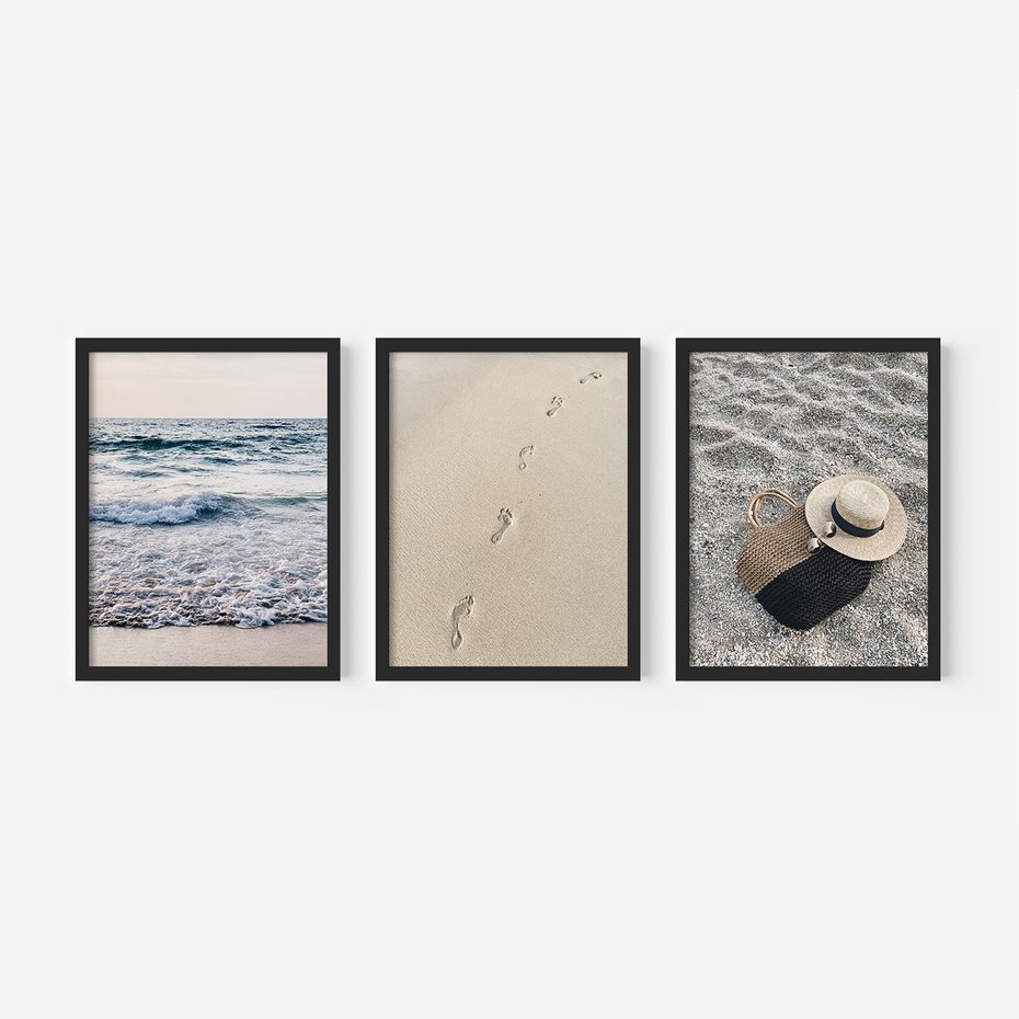 Zestaw obrazy w ramie 40x50 galeria - Plaża, piasek, ślady, kapelusz - rama czarna