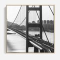 Obraz w ramie 80x80 - Ikona Miasta - most Nowy Jork, czarno biała fotografia - rama drewno