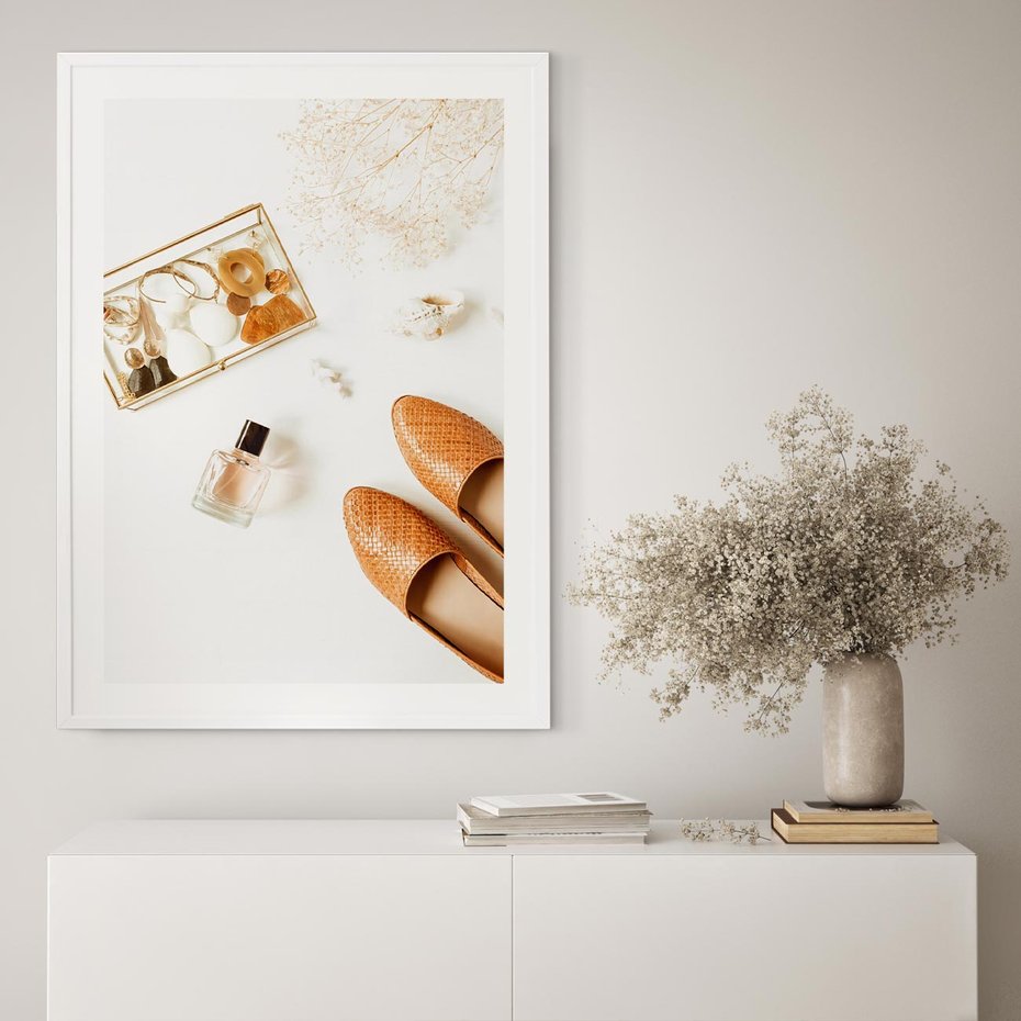Plakat w ramie 30x40 - Elegancja w Szafie - modowa fotografia, buty - rama biała