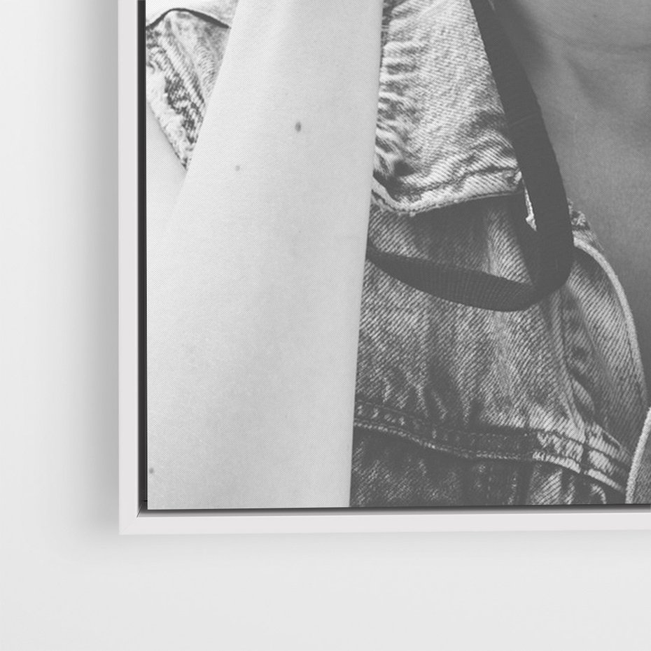 Obraz w ramie 70x100 - Zrób mi Zdjęcie - fotografia, kobieta z aparatem - rama biała