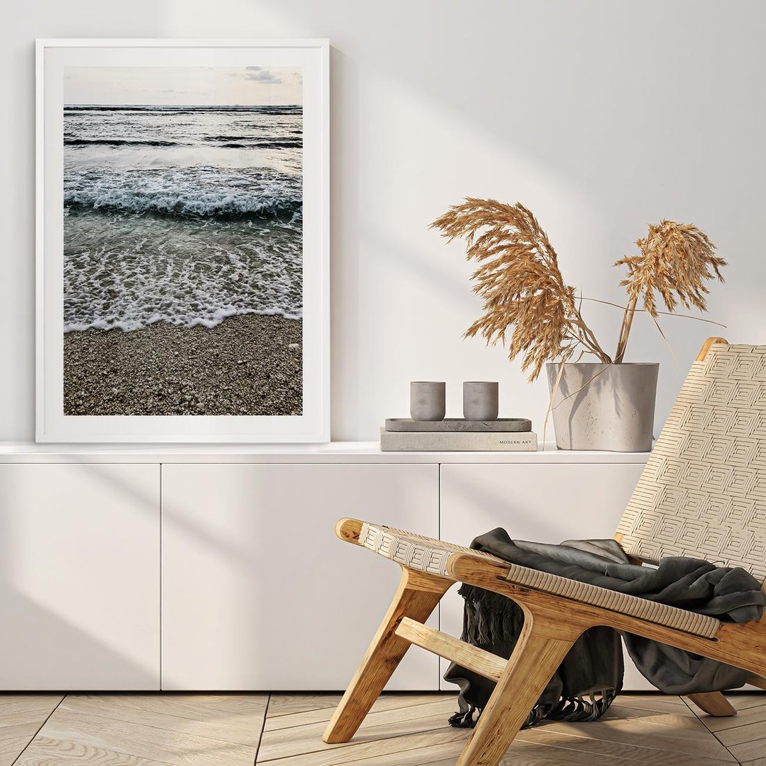 Plakat w ramie 50x70 - Spokojna Plaża - plaża, żwirek - rama biała