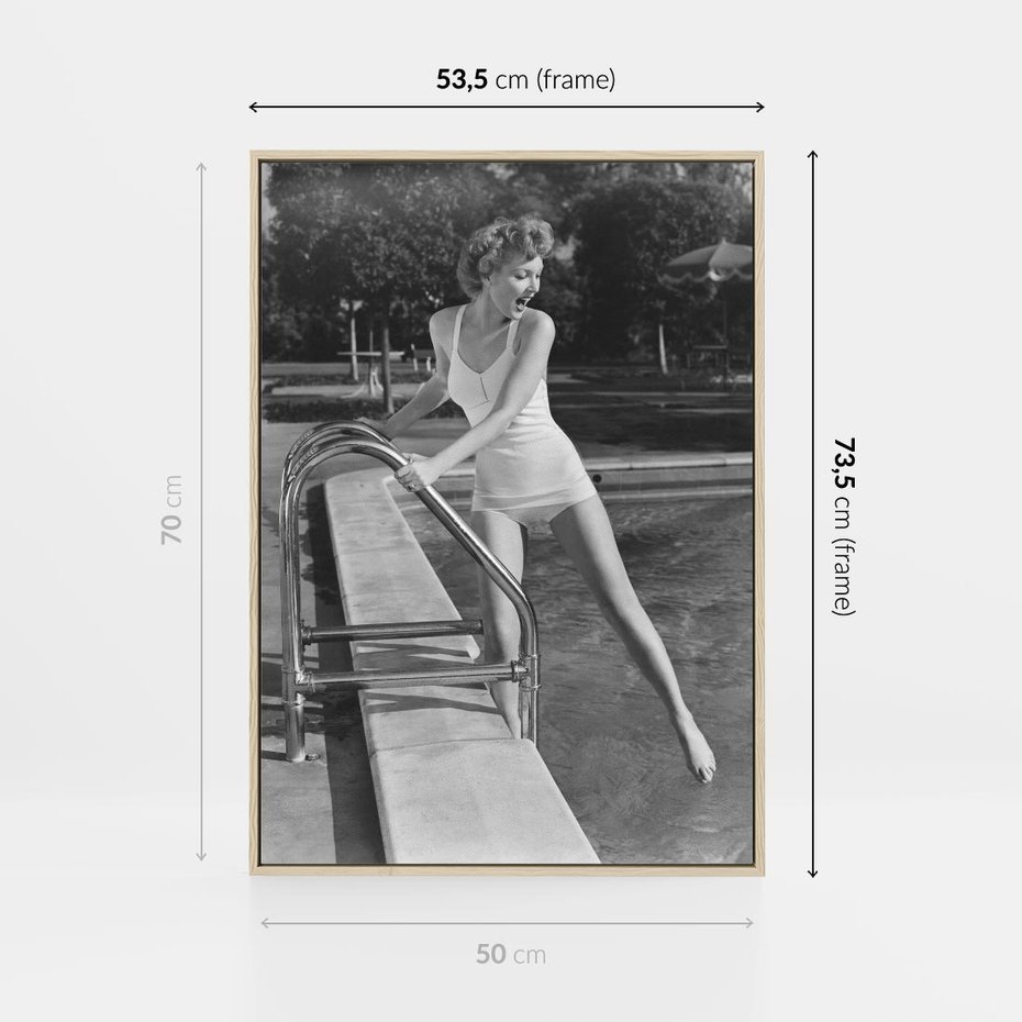 Obraz w ramie 50x70 - Retro Basen - retro zdjęcie, czarno białe - rama drewno