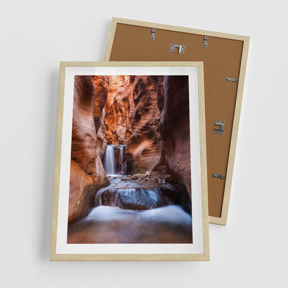 Plakat w ramie 50x70 - Tajemniczy świat jaskini i wodospadu - jaskinia, wodospad - rama drewno