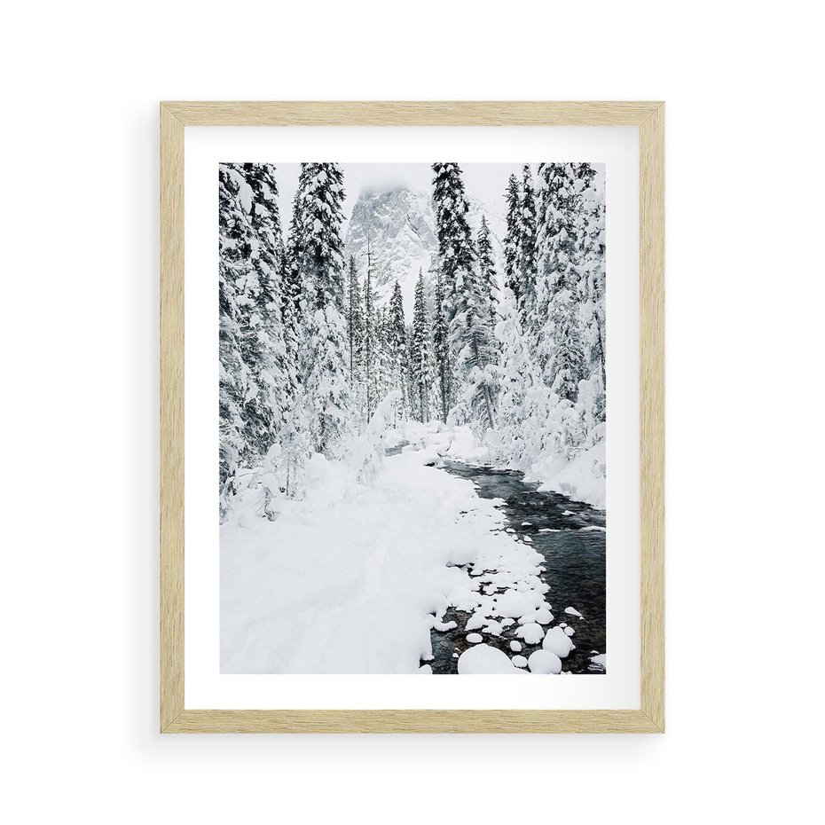 Plakat w ramie 40x50 - Spokój Zimowego Lasu w Górach - zima w lesie, w górach - rama drewno