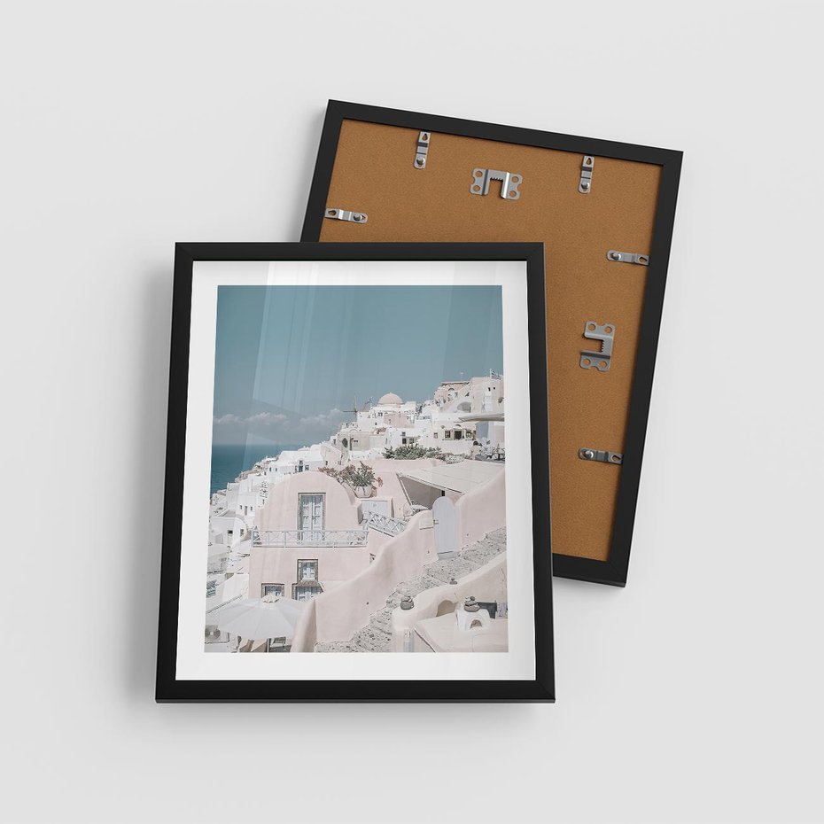 Plakat w ramie 40x50 - Śródziemnomorski Urok - zdjęcie Santorini, białe budynki - rama czarna