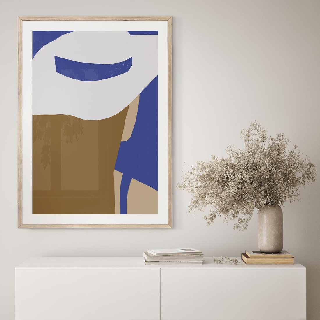 Plakat w ramie 50x70 - Kobiecy Wiatr - plakat retro, kobieta w kapeluszu - rama drewno