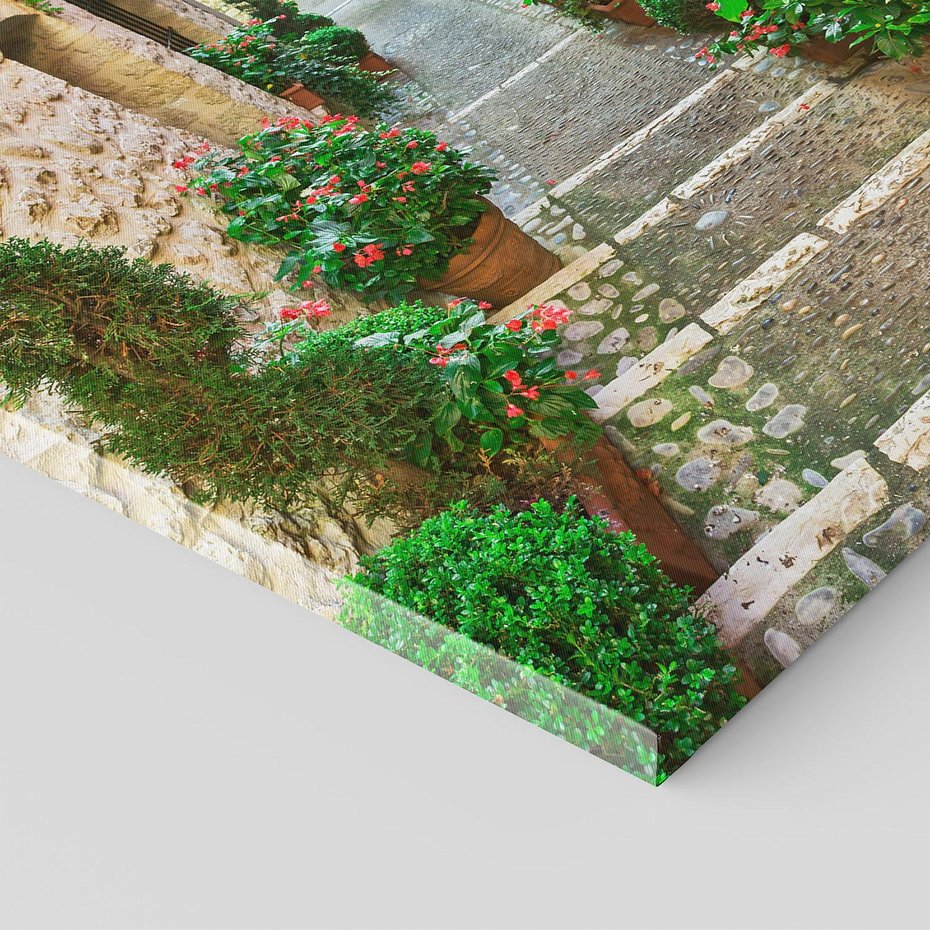 Obraz na płótnie 40x40 - Magiczna podróż w głąb miasta - uliczka, perspektywa