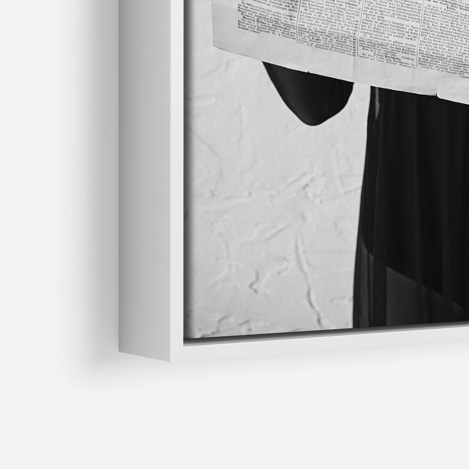 Obraz w ramie 70x100 - Nowe Wiadomości - retro zdjęcie, czarno białe - rama biała