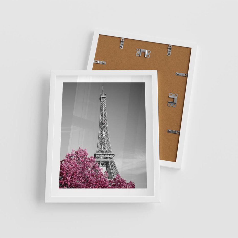 Plakat w ramie 40x50 - Różowy Paryż - czarno białe zdjęcie, wieża eiffla - rama biała