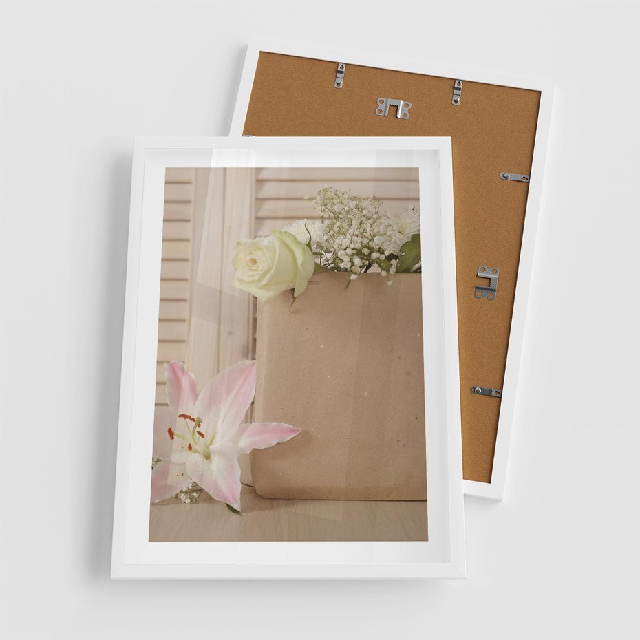 Plakat w ramie 50x70 - Elegancja W Prostocie - kwiaty, mnimalizm - rama biała