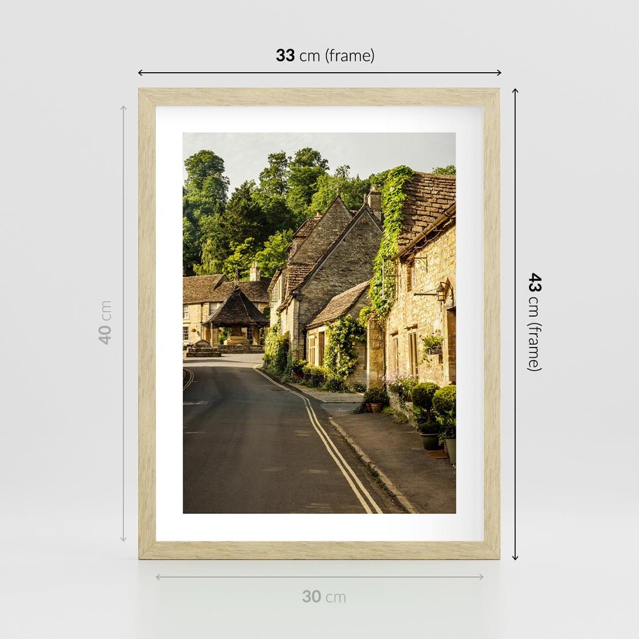 Plakat w ramie 30x40 - Magiczna podróż w głąb miasta - uliczka, perspektywa - rama drewno