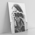 Obraz na płótnie 50x70 - Zrób mi Zdjęcie - fotografia, kobieta z aparatem