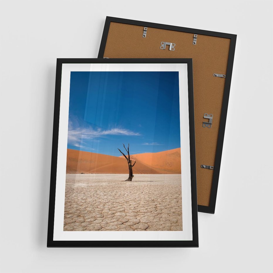 Plakat w ramie 50x70 - Słońce i Suche Drzewo - pustynia, suche - rama czarna
