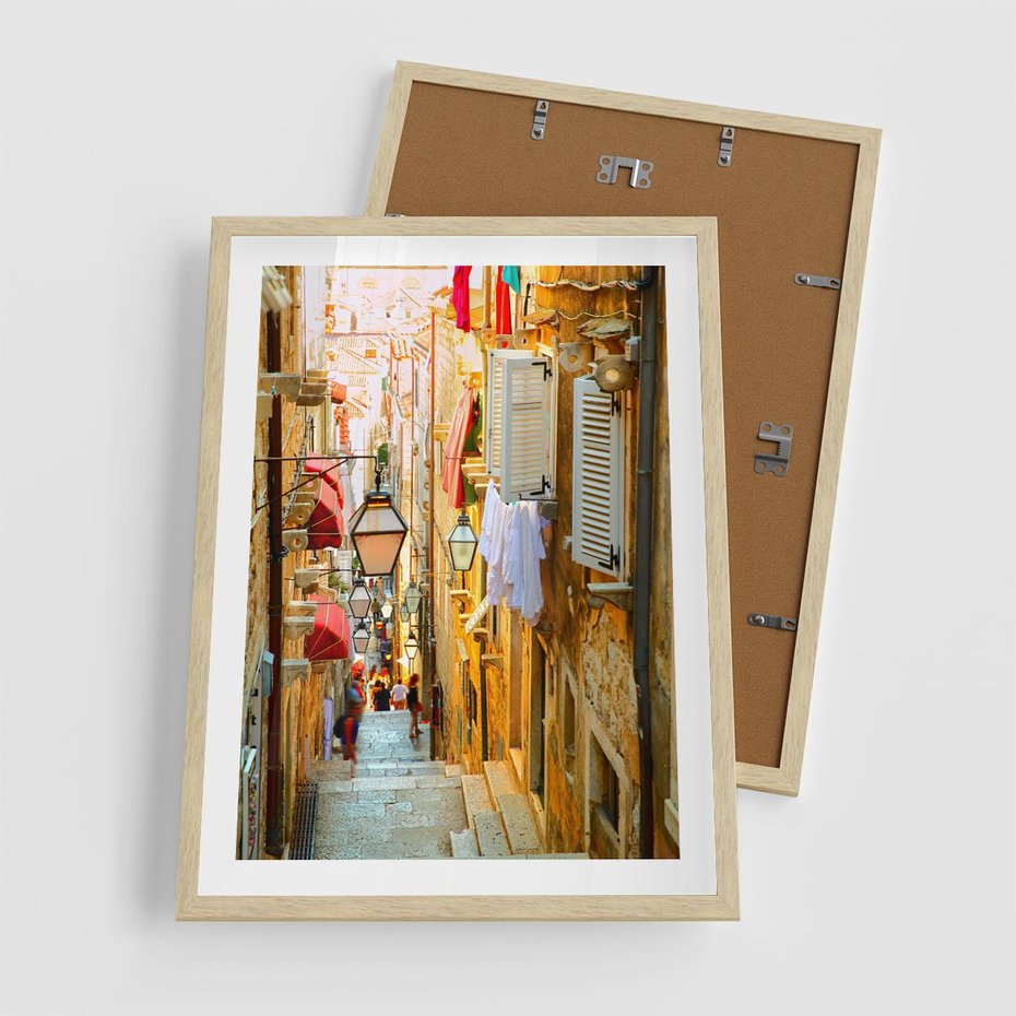 Plakat w ramie 50x70 - Odkryj tajemnice miasta - uliczka, perspektywa - rama drewno