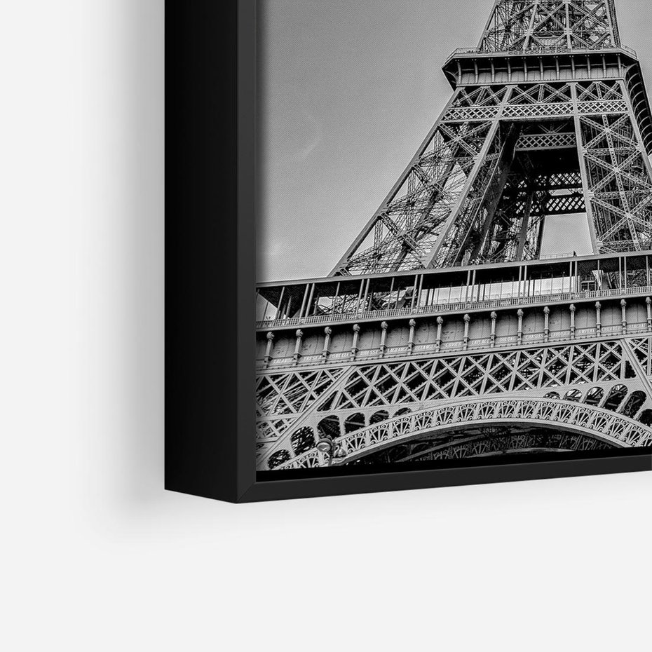 Obraz w ramie 50x50 - Zabawa w Paryżu - czarno białe zdjecie, wieża eiffla - rama czarna