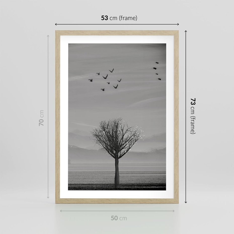 Plakat w ramie 50x70 - Samotne Drzewo - samotne drzewo w polu, czarno białe zdjęcie - rama drewno
