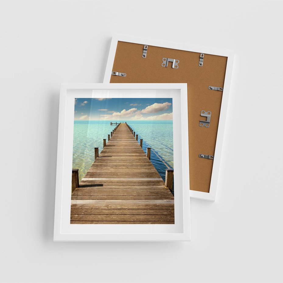 Plakat w ramie 40x50 - Pomost nad morską przestrzenią - pomost, morze - rama biała
