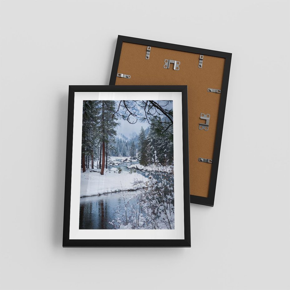 Plakat w ramie 30x40 - Śnieżne cuda - zima, las - rama czarna