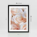 Plakat w ramie 30x40 - Aromatyczna Piękność - płatki herbacianej róży, kwiaty - rama czarna