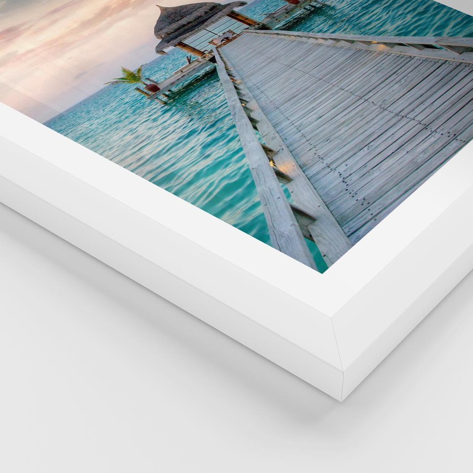 Plakat w ramie 50x70 - Morski Pomost - morze, pomost - rama biała