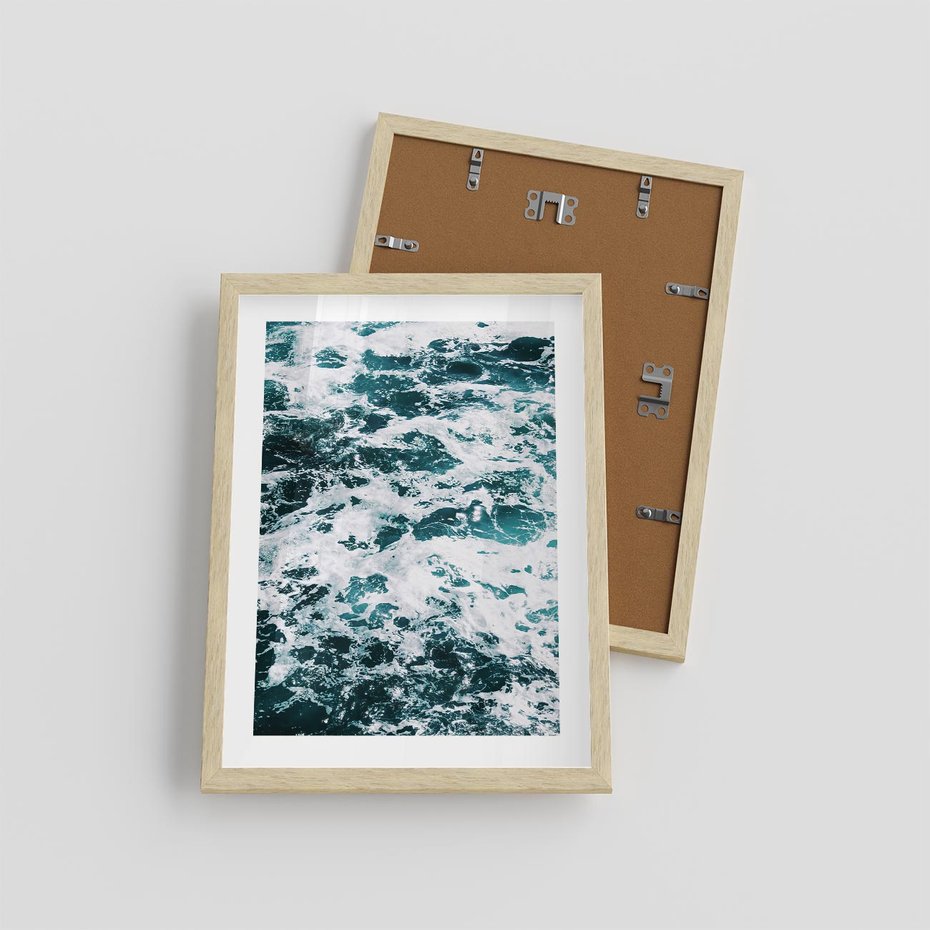 Plakat w ramie 30x40 - Potęga Natury: Wzburzone Fale Oceanu - wzburzone fale oceanu - rama drewno