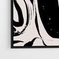 Obraz w ramie 50x50 - Wibracje w ciemnościach duszy - czarno biała abstrakcja, nieregularne rozmyte linie - rama czarna