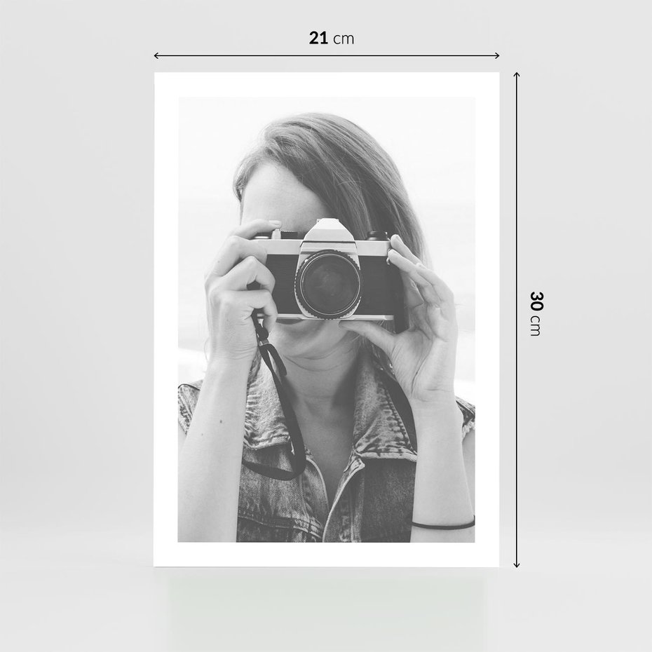 Plakat bez ramy 21x30 - Zrób mi Zdjęcie - fotografia, kobieta z aparatem