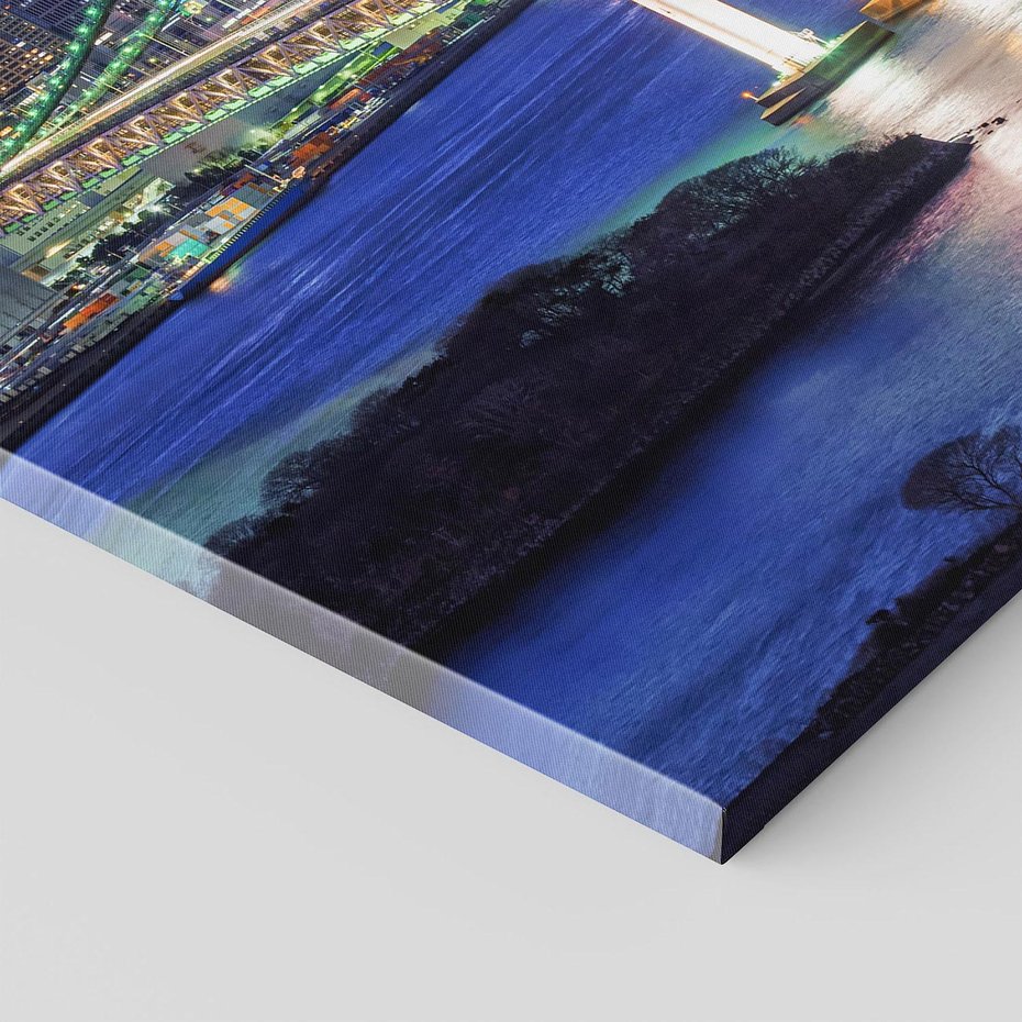 Obraz na płótnie 50x70 - Spotkanie Tradycji i Nowoczesności - Tokio, Japonia