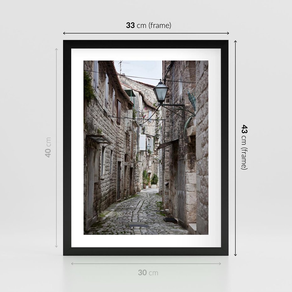 Plakat w ramie 30x40 - Malownicza uliczka we Włoszech - uliczka, Włoch - rama czarna