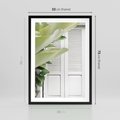 Plakat w ramie 50x70 - Tropikalne Okno - białe okiennice, zielona tropikalna roślina - rama czarna